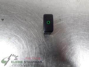 Używane Zlacze AUX/USB Daihatsu Cuore (L251/271/276) 1.0 12V DVVT Cena na żądanie oferowane przez Kleine Staarman B.V. Autodemontage