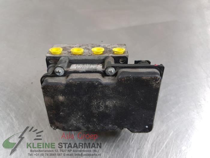 Begagnade ABS-pump Mazda MX-5 (NC18/1A) 1.8i 16V Pris € 62,50 Marginaltabell erbjuds av Kleine Staarman B.V. Autodemontage
