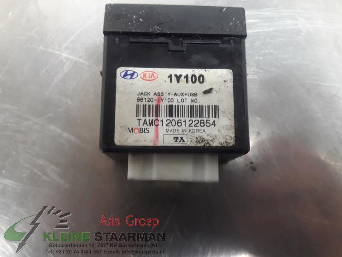 Conexión AUX-USB de un Kia Picanto (TA) 1.2 16V 2013