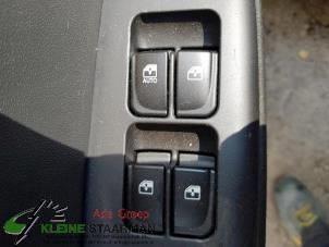 Usados Interruptor de ventanilla eléctrica Hyundai i20 1.2i 16V Precio de solicitud ofrecido por Kleine Staarman B.V. Autodemontage