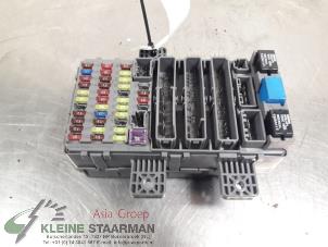 Used Fuse box Honda Civic (FK/FN) 1.8i VTEC 16V Price on request offered by Kleine Staarman B.V. Autodemontage