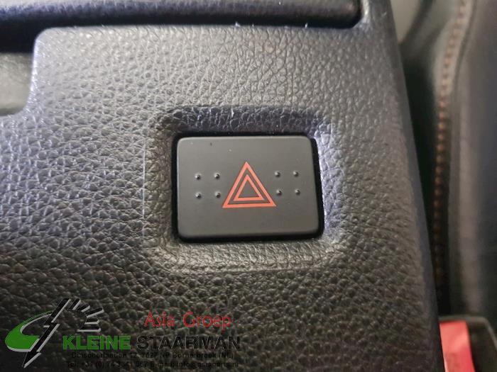 Panic lighting switch from a Nissan 350 Z (Z33) 3.5 V6 24V 2004