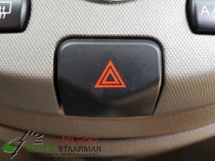 Gebrauchte Panikbeleuchtung Schalter Nissan Note (E11) 1.6 16V Preis auf Anfrage angeboten von Kleine Staarman B.V. Autodemontage