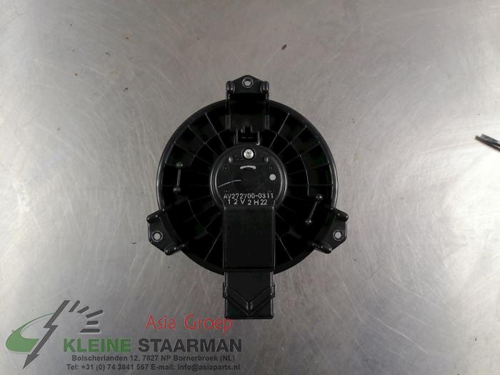 Heating and ventilation fan motor from a Suzuki SX4 (EY/GY) 1.6 16V VVT Comfort,Exclusive Autom. 2006