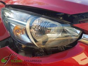 Used Headlight, right Mazda 2 (DJ/DL) 1.5 SkyActiv-G 75 Price on request offered by Kleine Staarman B.V. Autodemontage