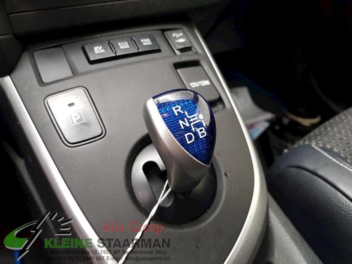 Dzwignia wyboru automatycznej skrzyni biegów z Toyota Auris (E18) 1.8 16V Hybrid 2013