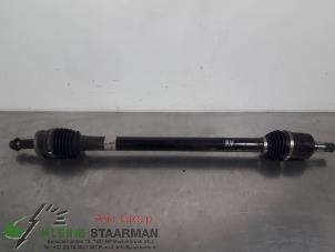 Used Front drive shaft, right Kia Optima Sportswagon (JFF) 1.7 CRDi 16V Price on request offered by Kleine Staarman B.V. Autodemontage
