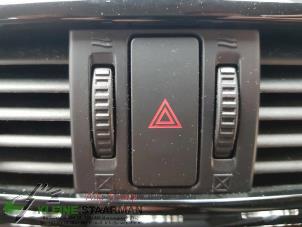 Usagé Commutateur éclairage d'urgence Mazda CX-5 (KE,GH) 2.0 SkyActiv-G 165 16V 2WD Prix sur demande proposé par Kleine Staarman B.V. Autodemontage