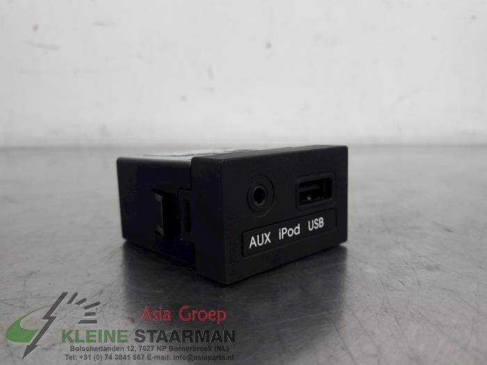 AUX / USB connection from a Kia Picanto (TA) 1.0 12V 2015