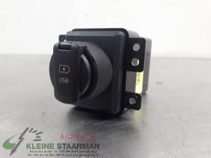 Usagé Module USB Kia Sportage (QL) 1.6 T-GDI 177 16V 4x4 Prix sur demande proposé par Kleine Staarman B.V. Autodemontage