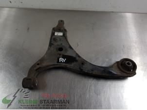Used Front lower wishbone, right Hyundai i30 (FD) 1.6 CVVT 16V Price on request offered by Kleine Staarman B.V. Autodemontage