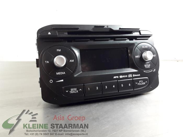 Reproductor de CD y radio de un Kia Picanto (TA) 1.0 12V 2014