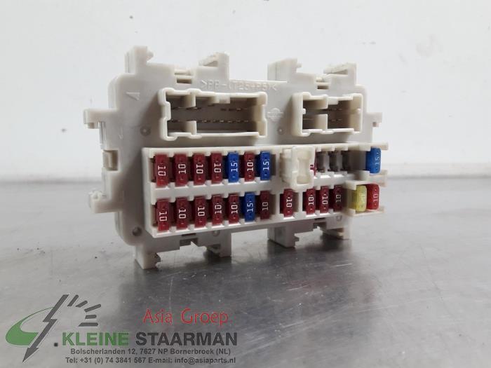 Nissan Navara (D40) 2.5 dCi 16V 4x4 Fuse boxes stock