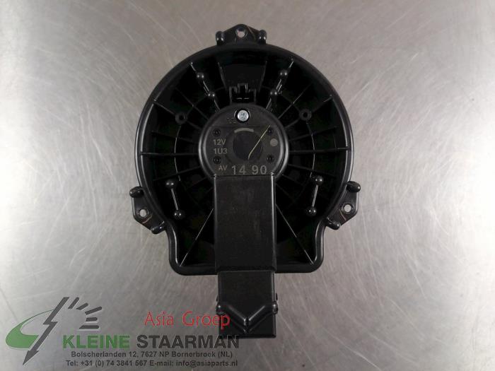 Heating and ventilation fan motor from a Suzuki SX4 S-Cross (JY) 1.0 Booster Jet Turbo 12V 2017