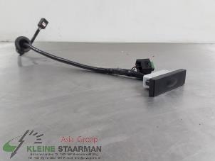 Używane Przelacznik pokrywy bagaznika Hyundai iX20 (JC) 1.4i 16V Cena na żądanie oferowane przez Kleine Staarman B.V. Autodemontage