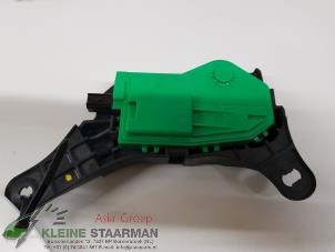Used Tank flap lock motor Kia Cee'd Sportswagon (JDC5) 1.6 GDI 16V Price on request offered by Kleine Staarman B.V. Autodemontage