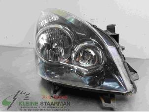 Used Headlight, right Toyota Corolla Verso (R10/11) 2.2 D-4D 16V Cat Clean Power Price on request offered by Kleine Staarman B.V. Autodemontage