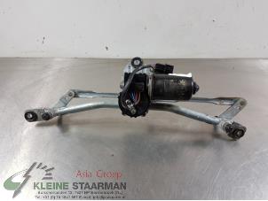 Used Wiper motor + mechanism Hyundai iX35 (LM) 1.6 GDI 16V Price on request offered by Kleine Staarman B.V. Autodemontage