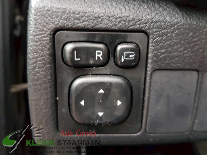 Interruptor de retrovisor de un Toyota Auris (E18) 1.8 16V Hybrid 2015