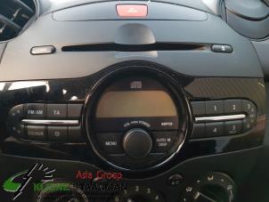 Used Radio CD player Mazda 2 (DE) 1.3 16V S-VT Price on request offered by Kleine Staarman B.V. Autodemontage
