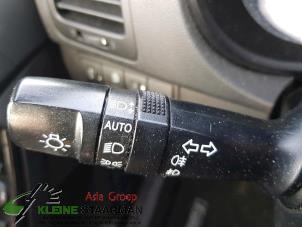 Usados Interruptor de indicador de dirección Hyundai iX20 (JC) 1.6i 16V Precio de solicitud ofrecido por Kleine Staarman B.V. Autodemontage