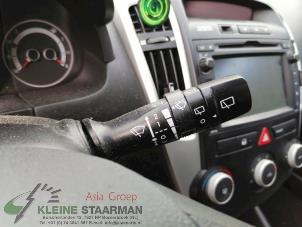 Usados Interruptor de limpiaparabrisas Kia Cee'd Sporty Wagon (EDF) 1.4 16V Precio de solicitud ofrecido por Kleine Staarman B.V. Autodemontage