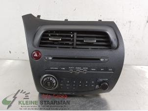 Used Radio CD player Honda Civic (FK/FN) 1.4 i-Dsi Price on request offered by Kleine Staarman B.V. Autodemontage