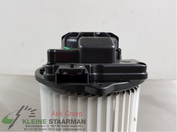 Heating and ventilation fan motor from a Kia Niro I (DE) 1.6 GDI Hybrid 2018