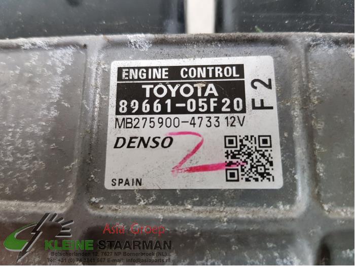 Serrure de contact + ordinateur d'un Toyota Avensis Wagon (T27) 2.0 16V D-4D-F 2013