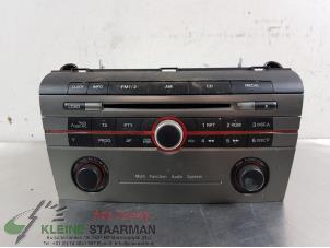 Używane Radioodtwarzacz CD Mazda 3 Sport (BK14) 1.6i 16V Cena na żądanie oferowane przez Kleine Staarman B.V. Autodemontage