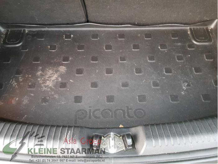 Plaque sol coffre d'un Kia Picanto (TA) 1.0 12V 2013