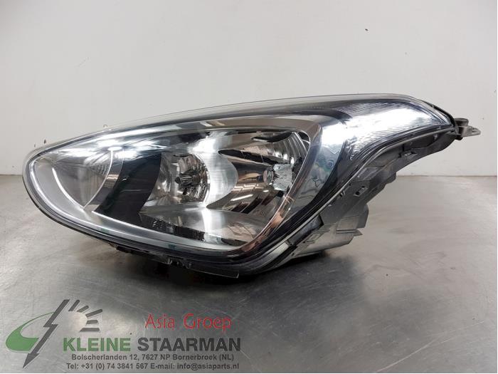 Headlight, left from a Hyundai i10 (B5) 1.2 16V 2014