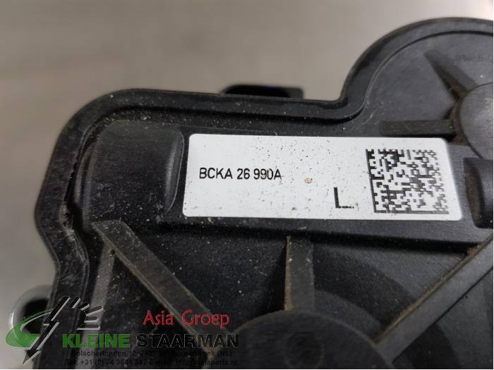 Rear brake calliper, left from a Mazda 3 Sport (BP) 2.0 SkyActiv-G 122 Mild Hybrid 16V 2019