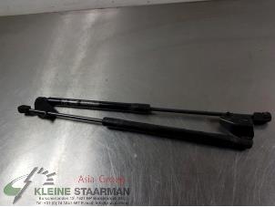 Used Set of tailgate gas struts Kia Rio III (UB) 1.2 CVVT 16V Price on request offered by Kleine Staarman B.V. Autodemontage