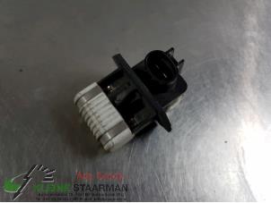 Used Cooling fan resistor Kia Sportage (SL) 2.0 CVVT 16V 4x4 Price on request offered by Kleine Staarman B.V. Autodemontage