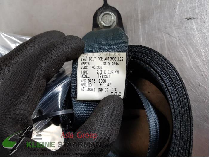 Front seatbelt, right from a Mazda 5 (CR19) 1.8i 16V 2006
