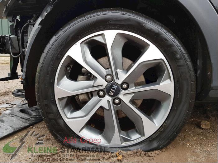 Set of wheels from a Kia Stonic (YB) 1.0i T-GDi 12V 2018