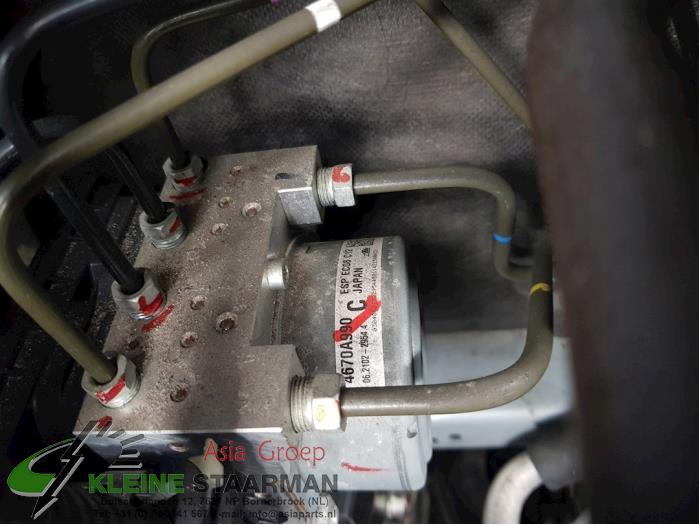 ABS pump from a Mitsubishi Outlander (GF/GG) 2.0 16V PHEV 4x4 2014