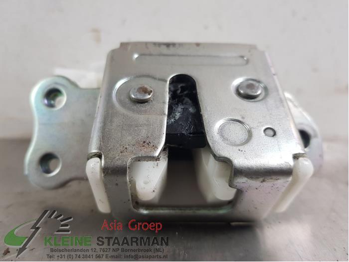 Tailgate lock mechanism from a Mitsubishi Outlander (GF/GG) 2.0 16V PHEV 4x4 2014