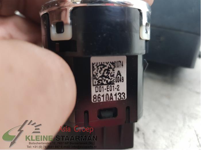 Ignition lock + computer from a Mitsubishi Outlander (GF/GG) 2.0 16V PHEV 4x4 2014