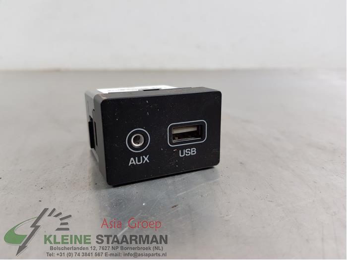 AUX / USB connection Hyundai i20 1.2i 16V - 96120C7000