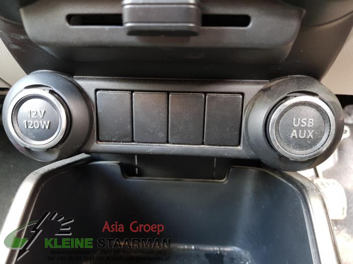 AUX / USB connection from a Suzuki Ignis (MF) 1.2 Dual Jet 16V 2017