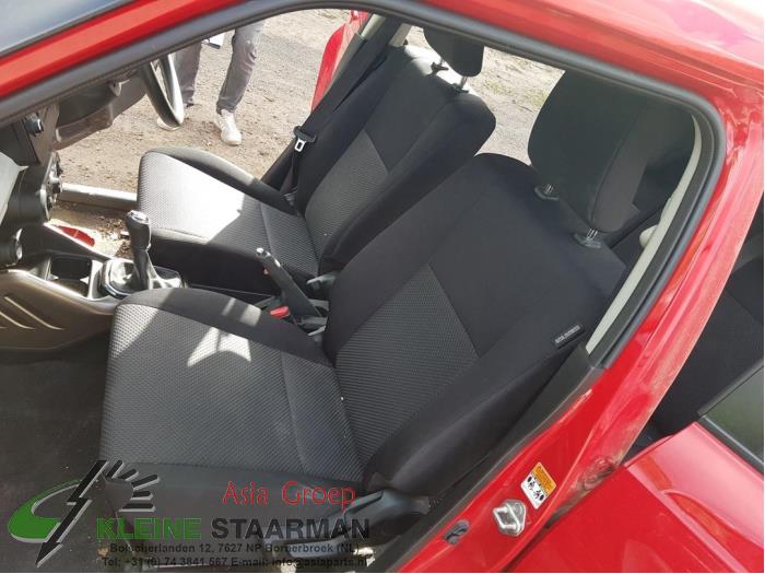 Seat, left from a Suzuki Ignis (MF) 1.2 Dual Jet 16V 2017