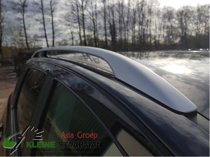 Nissan Qashqai Roof rails, right stock