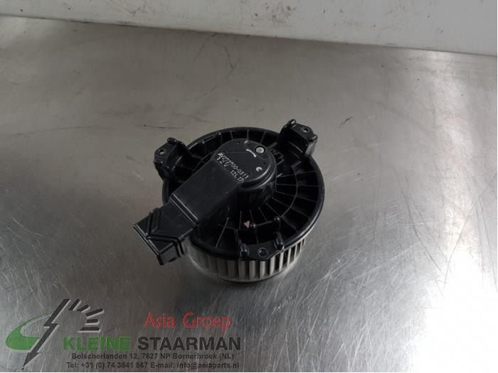 Heating and ventilation fan motor from a Suzuki SX4 (EY/GY) 1.6 16V 4x4 2010