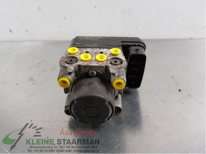 ABS pump from a Toyota Avensis Verso (M20) 2.0 16V VVT-i D-4 2005