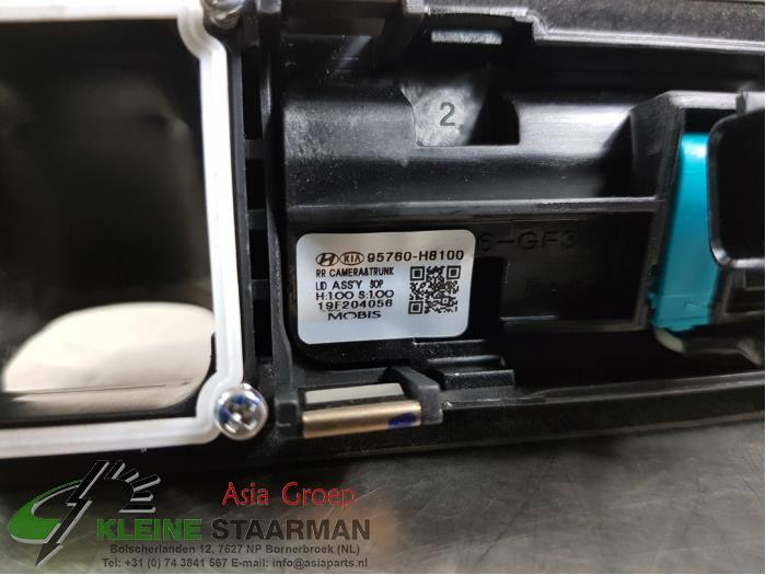 Schalter Heckklappe van een Kia Stonic (YB) 1.0i T-GDi 12V 2019
