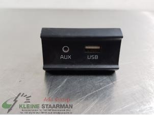 Used AUX / USB connection Kia Stonic (YB) 1.0i T-GDi 12V Price on request offered by Kleine Staarman B.V. Autodemontage