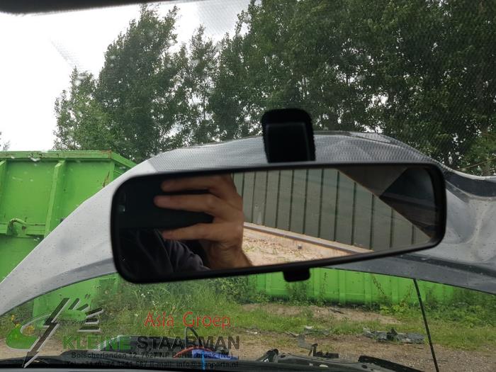 Retrovisor interior de un Nissan Juke (F15) 1.2 DIG-T 16V 2016