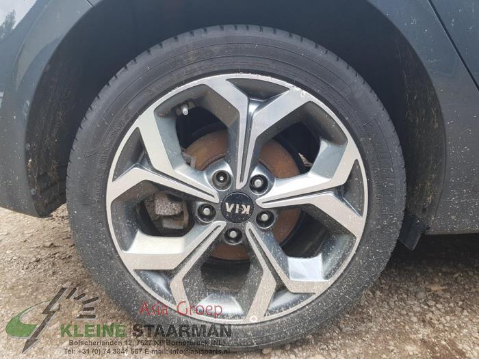 Wheel + tyre Alloy KIA Kleine Staarman B.V. Autodemontage